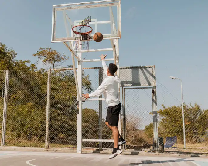 posisi lutut yang benar saat melakukan lay up basket