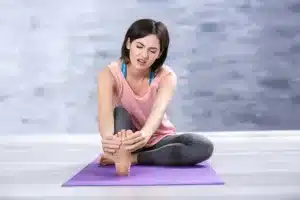 telapak kaki terasa panas