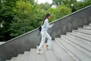 naik tangga