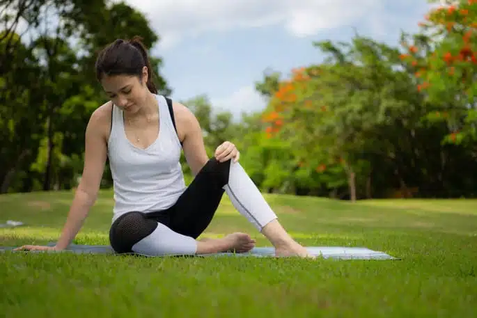 cara mengatasi lutut sakit saat ditekuk dan diluruskan