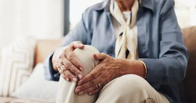 penyebab dengkul bengkak