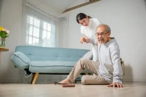 risiko jatuh pada lansia