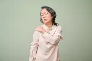 Penanganan Nyeri Bahu yang Menjalar Hingga ke Pergelangan Tangan - Patella