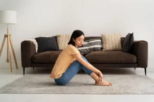 kaki kebas dan kesemutan saat duduk lama