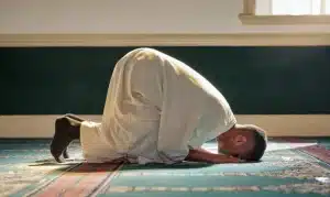 lutut sakit saat sujud